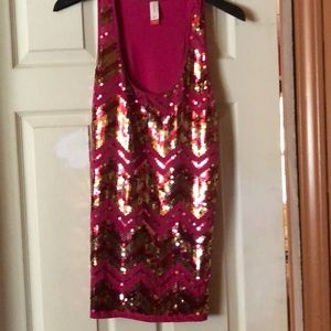 Sleeveless sequined top.
